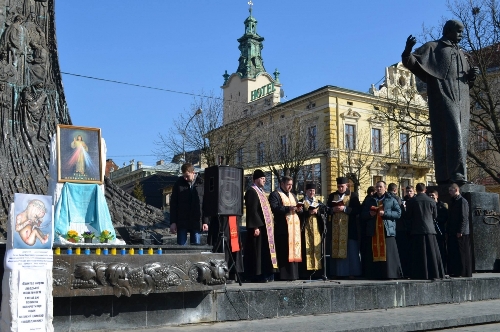  Львів: християни вшанувати пам’ять дітей України, які були знищені через аборти.(ФОТО)